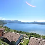 Dom wakacyjny By Maggiore With Stunning Views